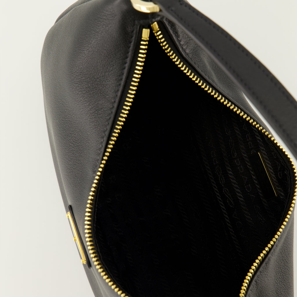 Bild des Artikels Schwarze Lederzugtasche von Prada für Damen - Frühjahr/Sommer 2026 - Detailansicht_3