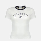 Imagen de la camiseta blanca con logo de Patou para mujer - Temporada Primavera-Verano 2026 - Vista Frontal
