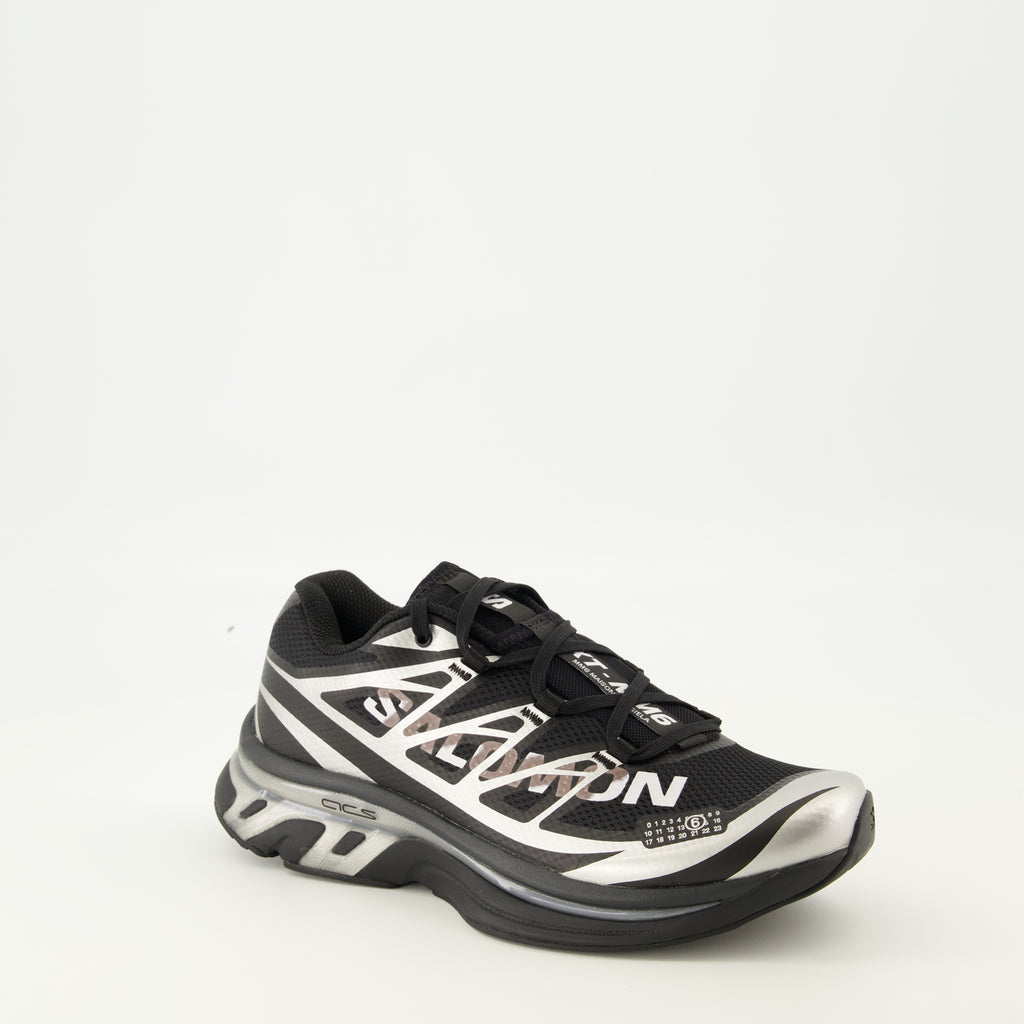 Imagen de las zapatillas MM6 x Salomon de la marca Mm6 para Mujer - Temporada Otoño-Invierno 2025 - Vista tres cuartos frontal derecha