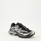 Imagen de las zapatillas MM6 x Salomon de la marca Mm6 para Mujer - Temporada Otoño-Invierno 2025 - Vista tres cuartos frontal derecha