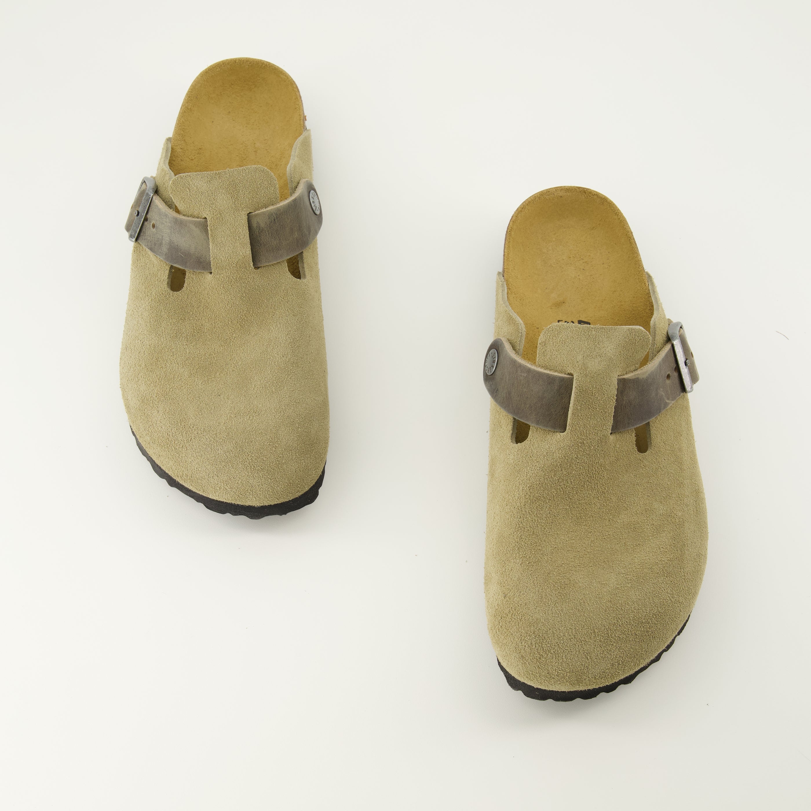 Chaussures ouvertes Mules Boston kaki en cuir suède Birkenstock Kaki Homme