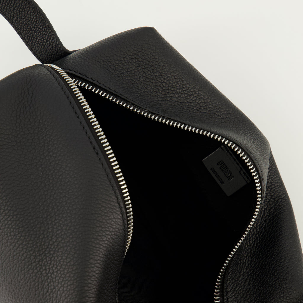 Bild der Fendi Lui schwarze Leder-Clutch der Marke Fendi für Frauen - Frühjahr-Sommer 2026 - Detailansicht_3