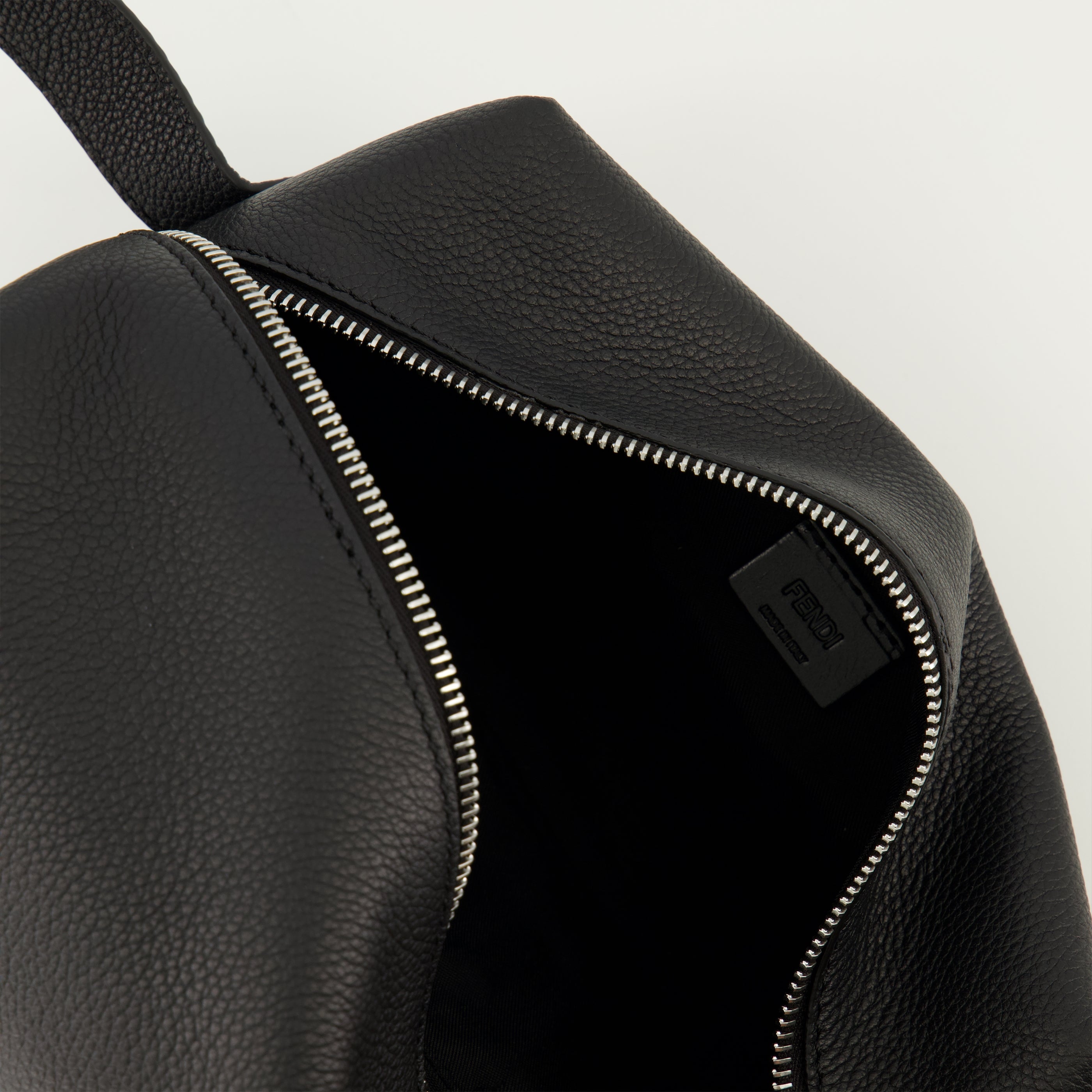 Pochettes Pochette Fendi Lui en cuir noir Fendi Noir Femme