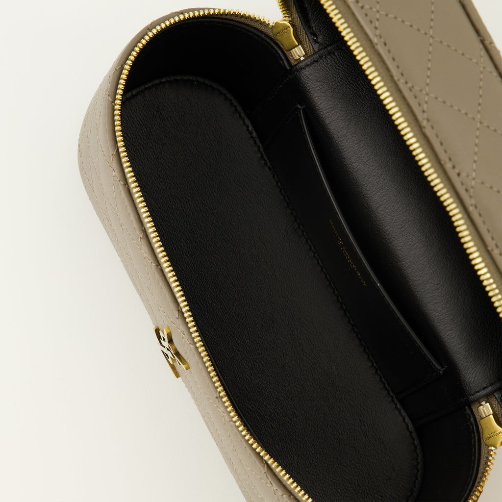 Imagen del bolso Gaby Vanity beige de la marca Saint Laurent para mujer - Temporada Primavera-Verano 2026 - Vista Detallada 3