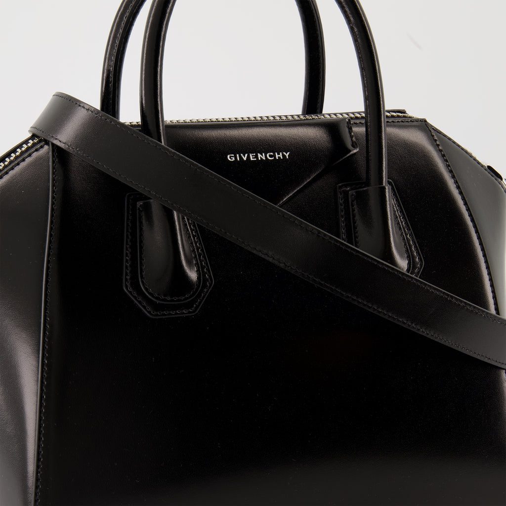 Image of the Givenchy Antigona Small handbag for Women - Fall-Winter 2025 - Detailed View_2