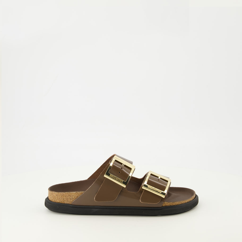 Immagine delle sandali Birkenstock Arizona Droplet Buckle marroni per donna - Stagione Primavera-Estate 2026 - Vista laterale destra