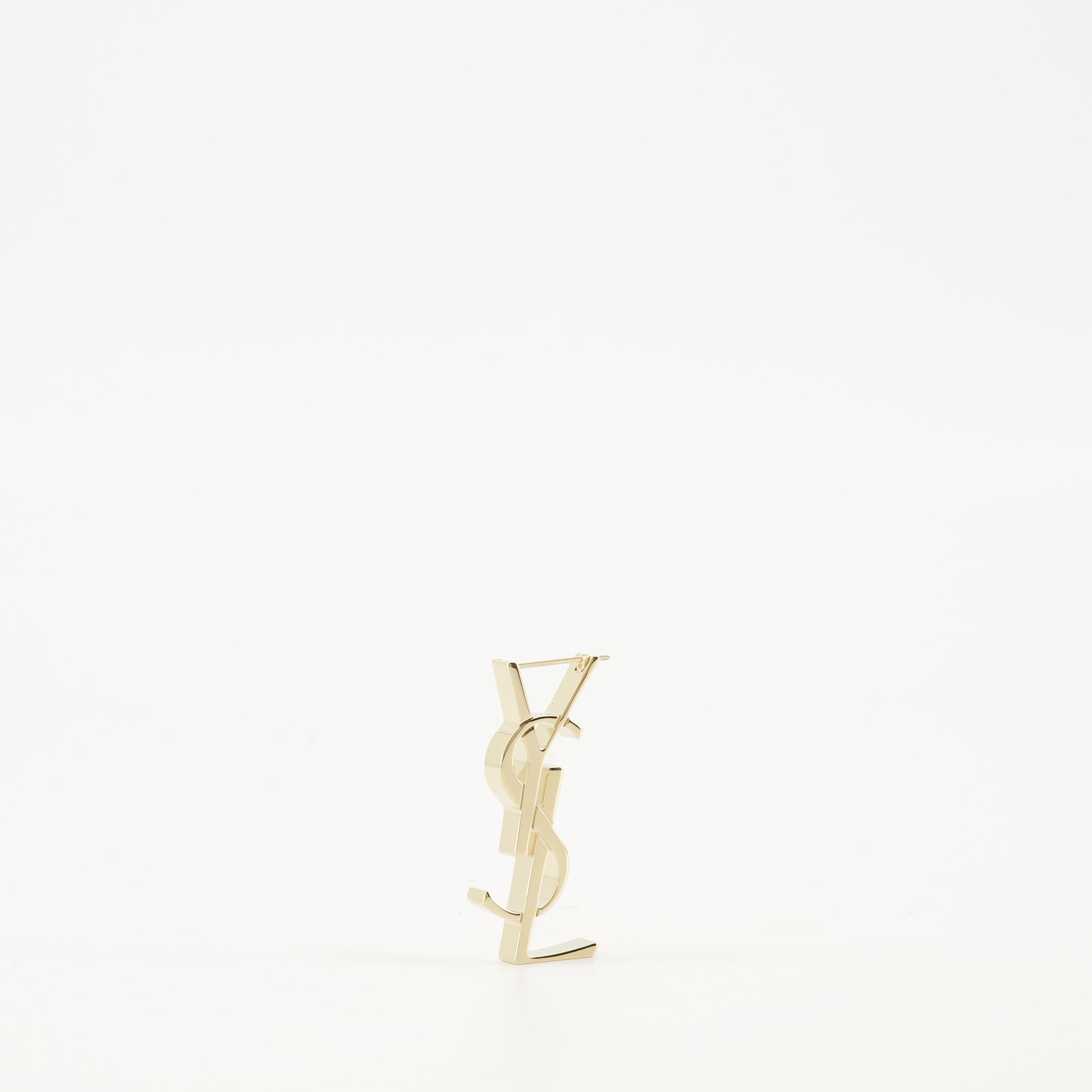 Imagem do brinco Cassandre da marca Saint Laurent para Senhora - Temporada Outono-Inverno 2025 - Vista Traseira