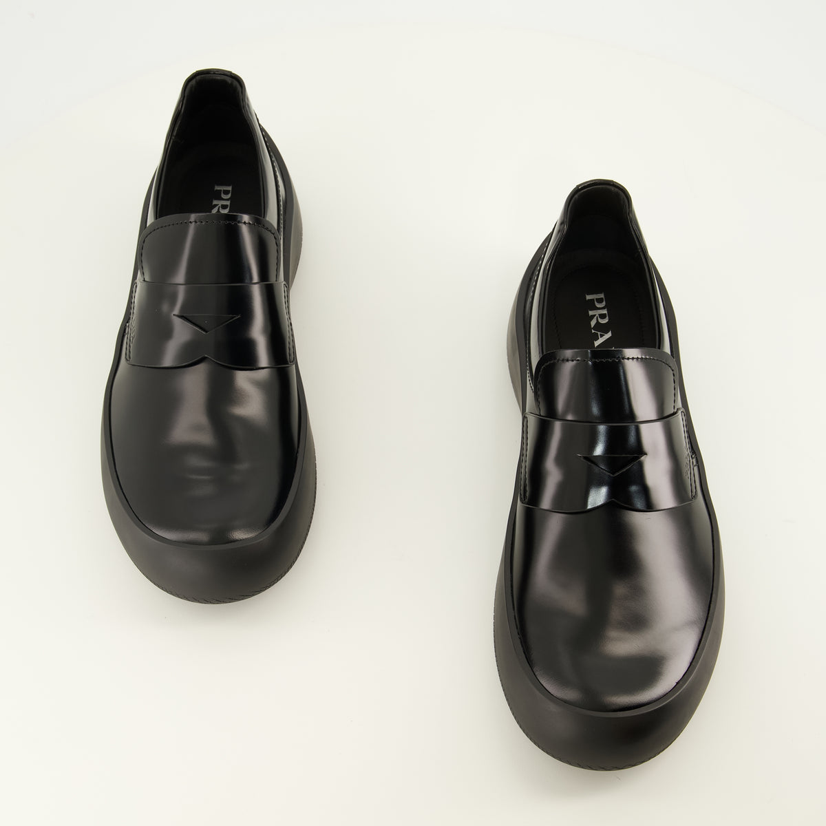 Mocassins 검은색 브러시 가죽 로퍼 Prada Noir Homme
