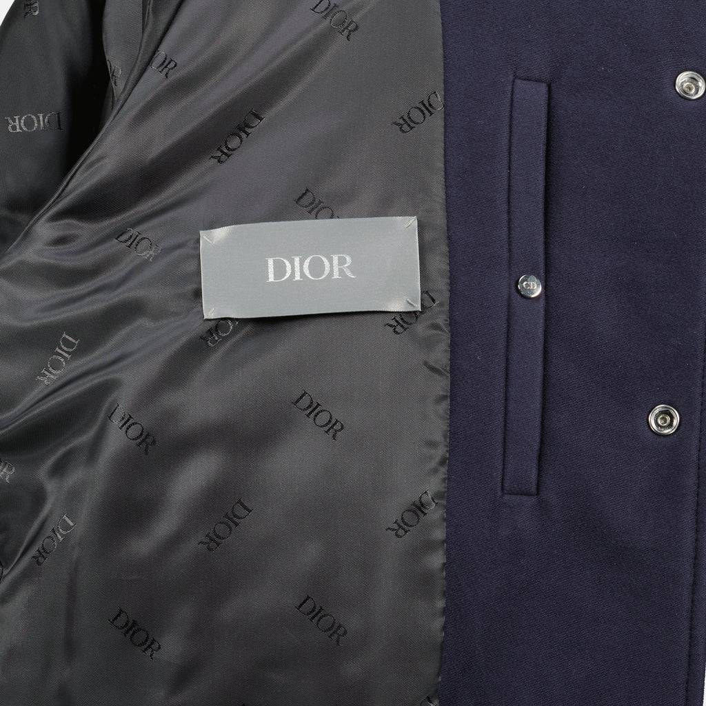 Imagen del artículo Chaqueta Varsity azul marino de la marca Dior para Hombre - Temporada Primavera-Verano 2026 - Vista Detallada 2