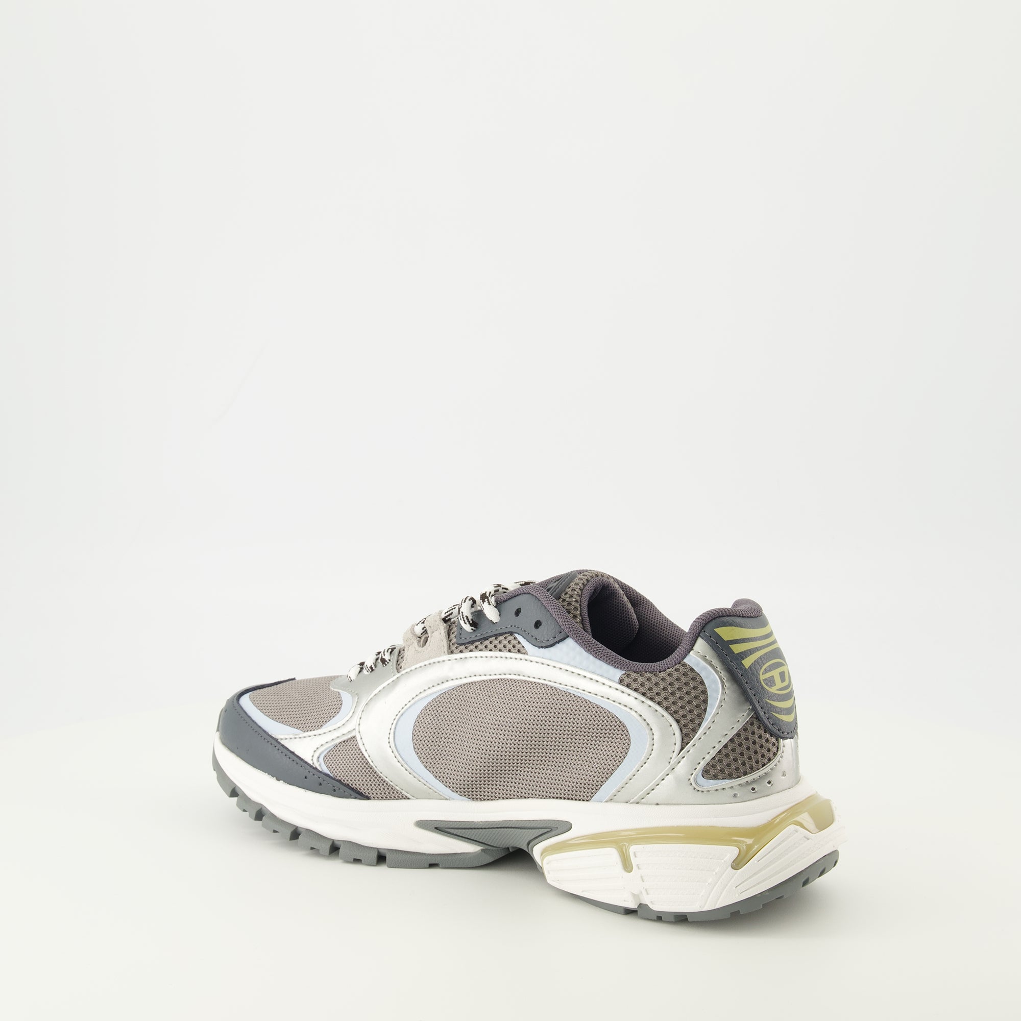 Bild der Diesel Herren Baskets Pro-V-Dense in Taupe und silbergrau - Frühling-Sommer 2026 - Dreiviertelansicht von hinten rechts