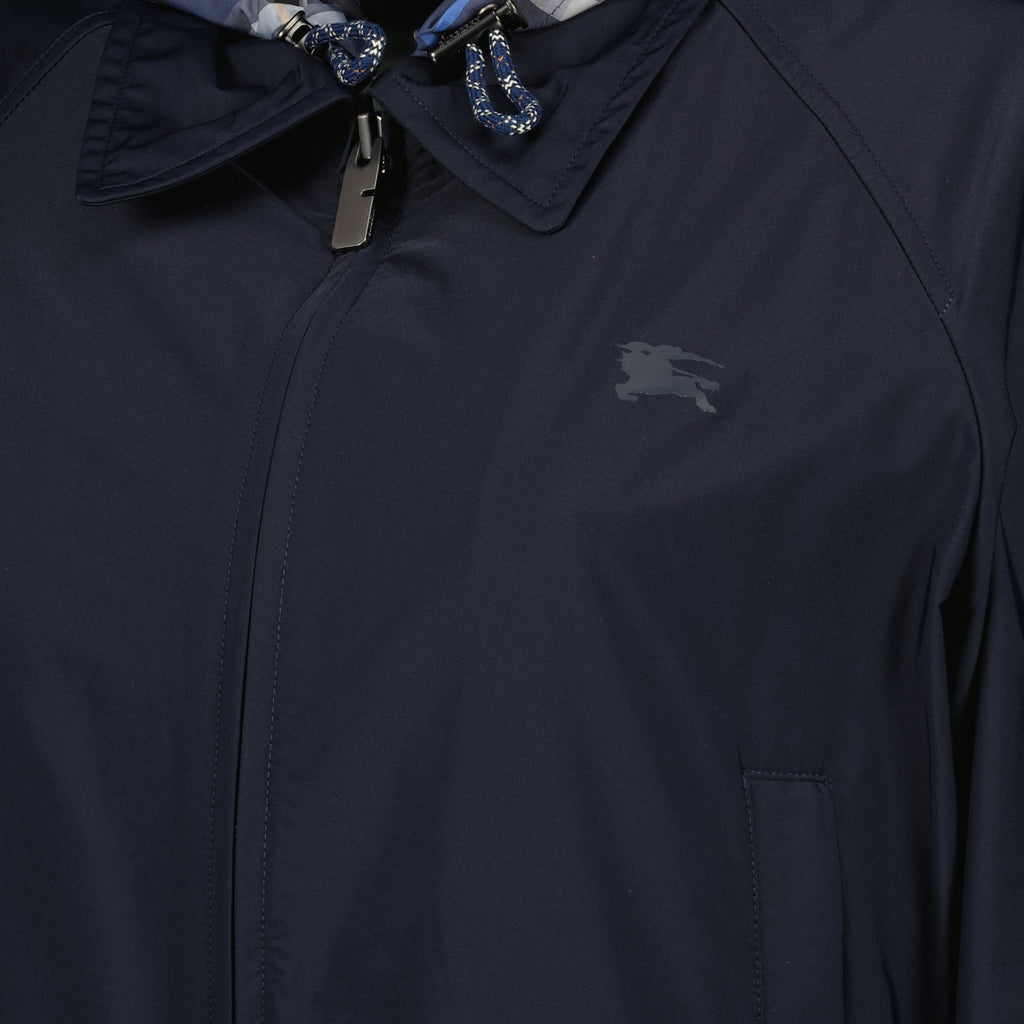 버버리 여성을 위한 뉴코트 네이비 재킷 이미지 - 2026년 봄-여름 시즌 - 상세 보기 1