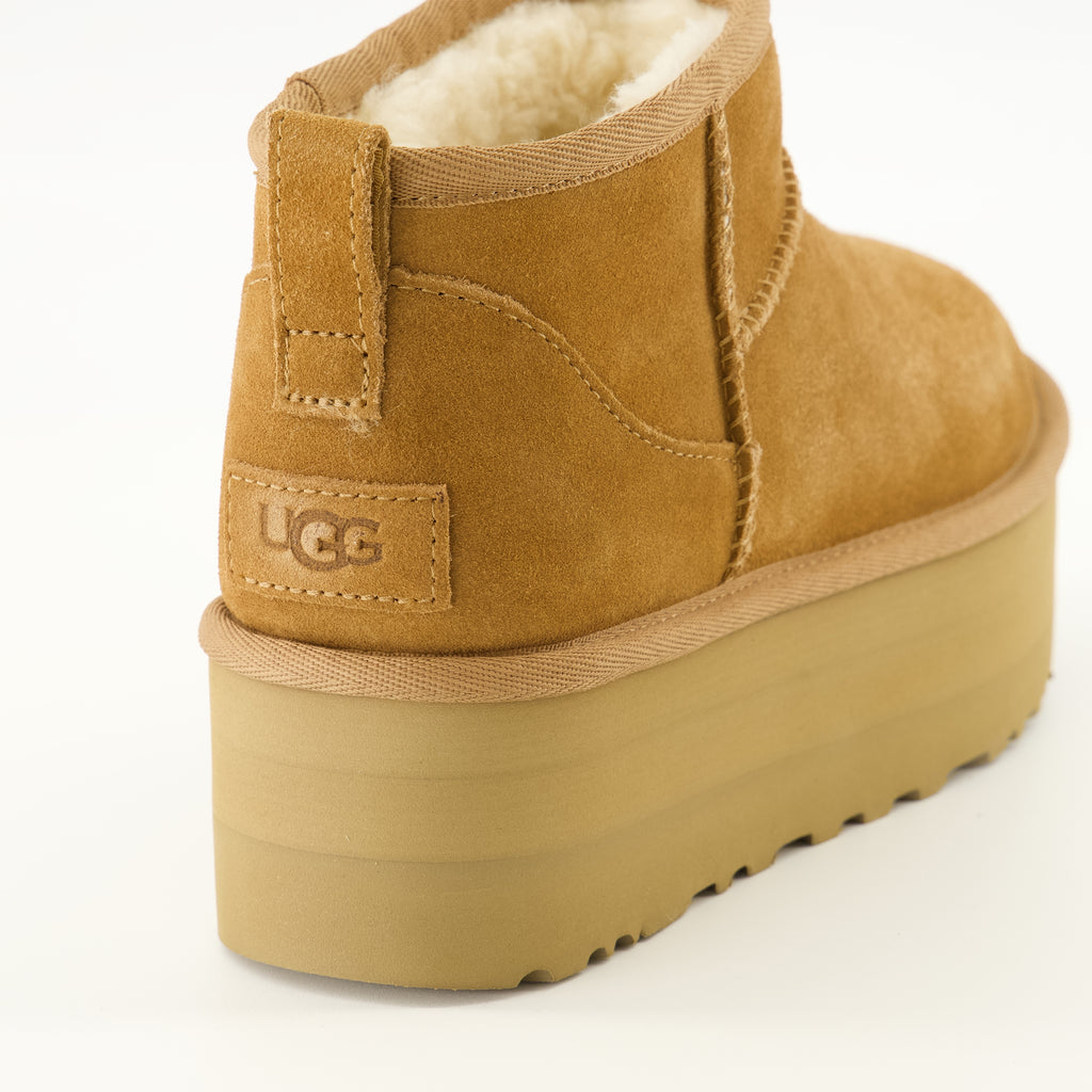 Bottines Braune klassische Ultra Mini-Plattform-Stiefeletten Ugg Marron Femme