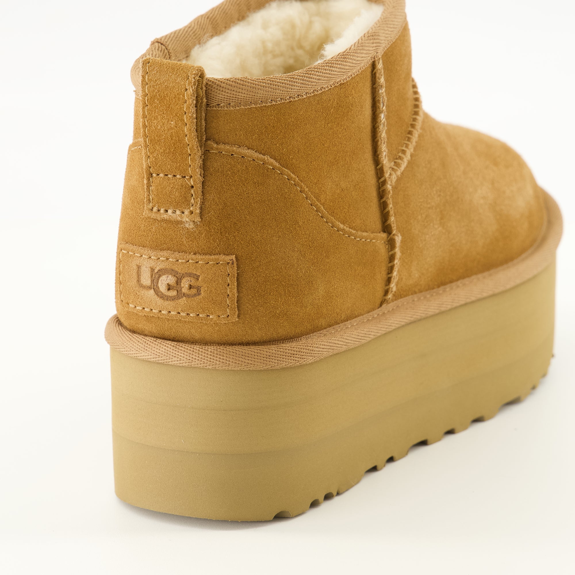 Bottines Braune klassische Ultra Mini-Plattform-Stiefeletten Ugg Marron Femme