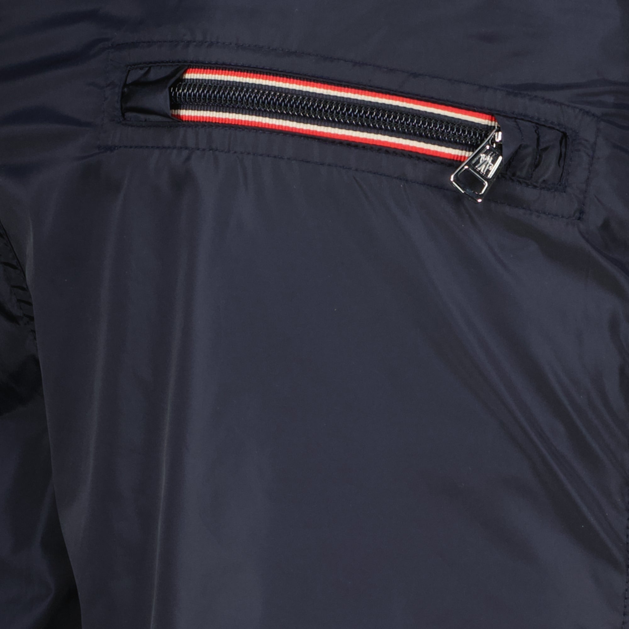 Image de l'article Maillot de bain bleu à logo noir de la marque Moncler pour Homme - Saison Printemps-Été 2026 - Vue détaillée_2