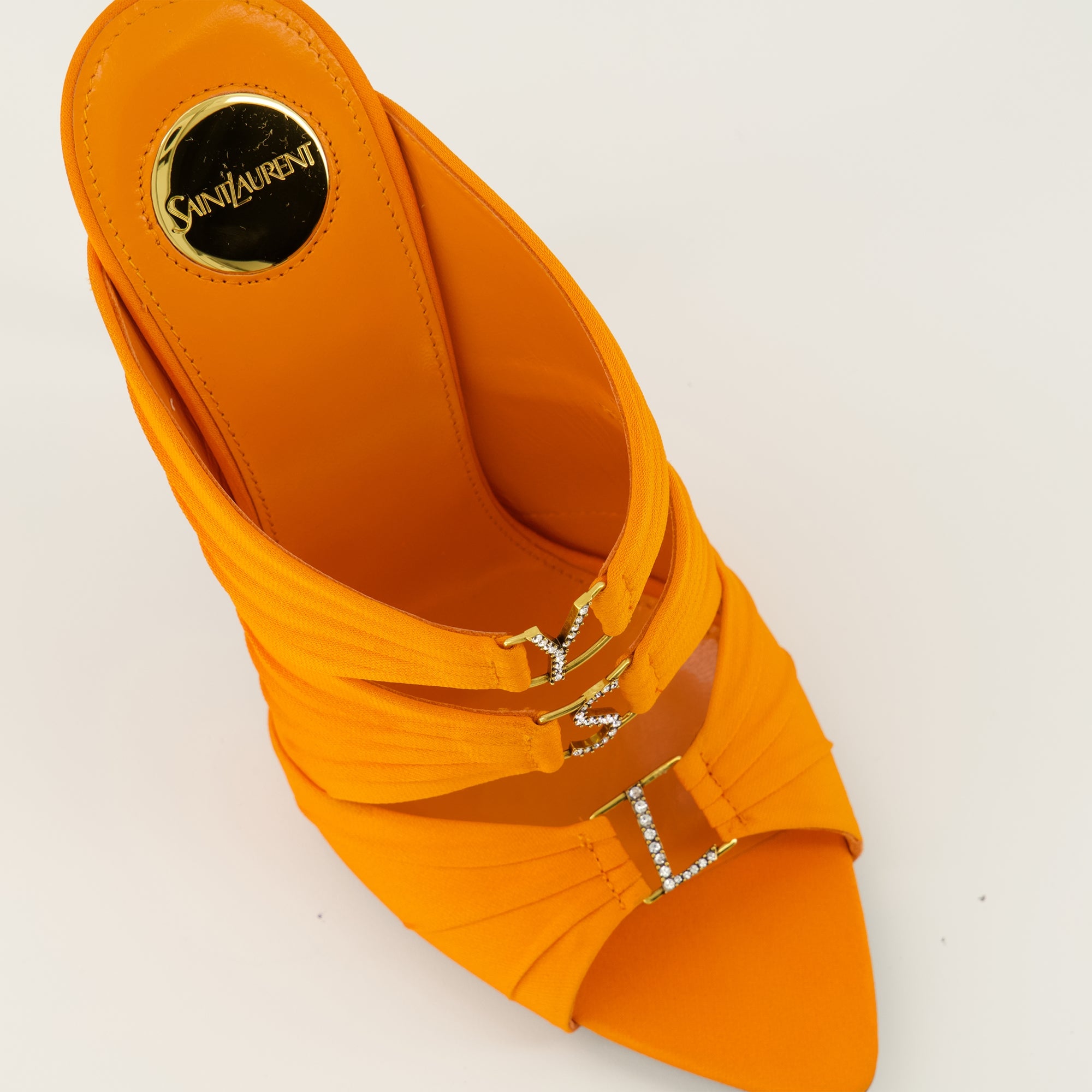 Imagen de las mules de tacón Emilie en naranja de la marca Saint Laurent para Mujer - Temporada Primavera-Verano 2026 - Vista superior detallada