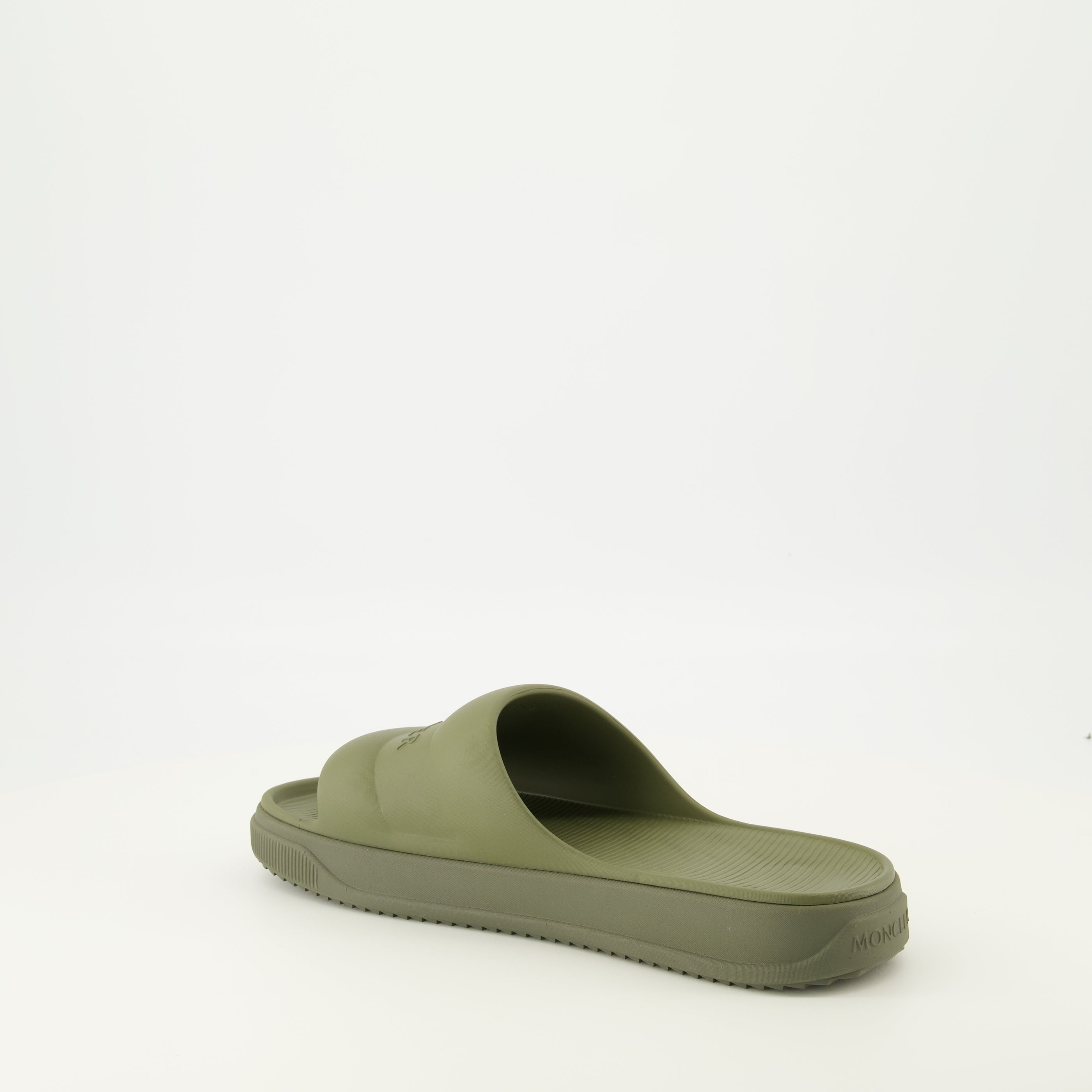 Image de l'article Sandales Altive kaki en EVA de la marque Moncler pour Homme - Saison Printemps-Été 2026 - Vue trois quarts arrière droite