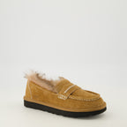 Image de l'article Moccassins Ellis marron de la marque Ugg pour Femme - Saison Printemps-Été 2026 - Vue trois quarts avant droite