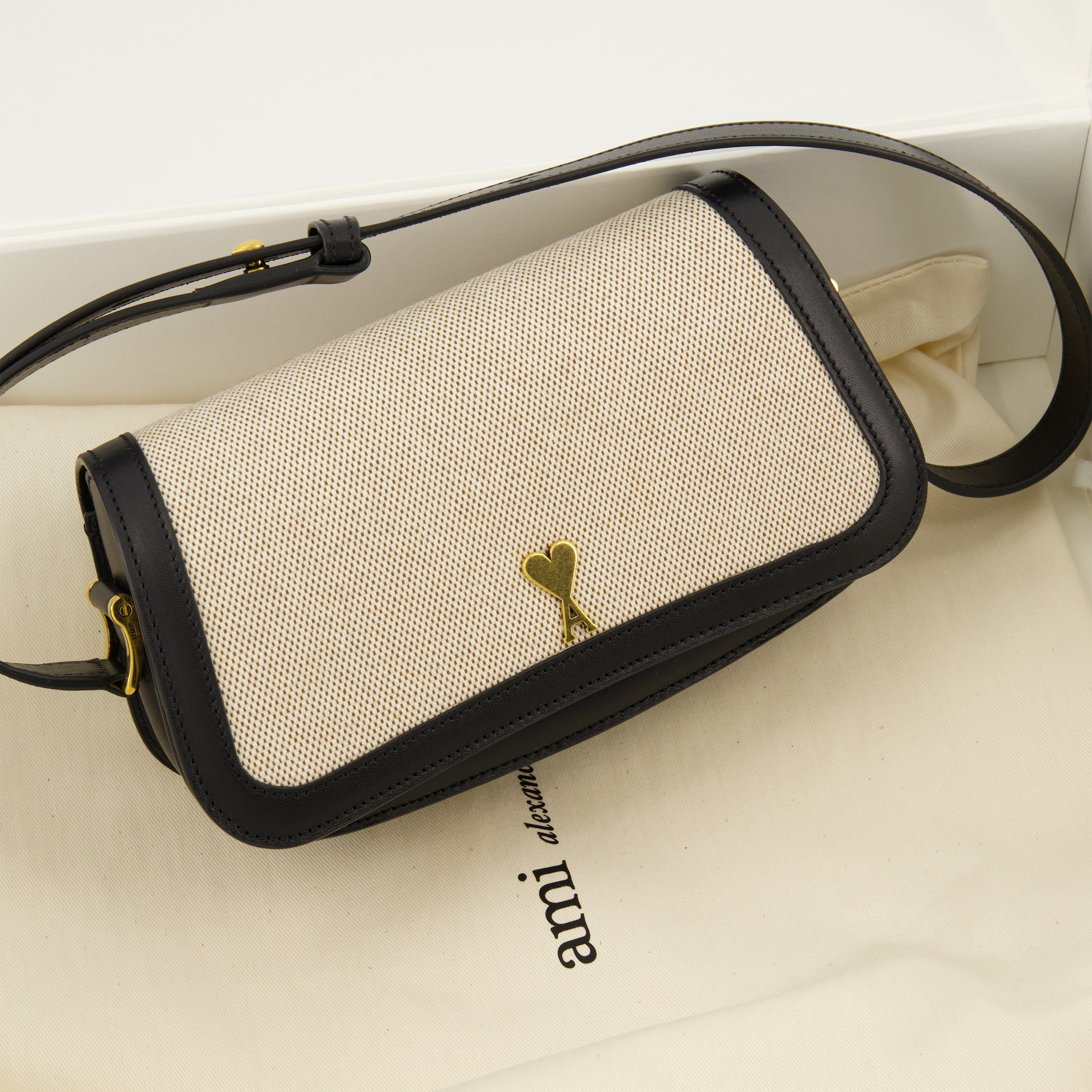 Image de l'article Sac épaule Paris Paris noir en cuir de la marque Ami PARIS pour Unisex - Saison Printemps-Été 2026 - Vue détaillée_2