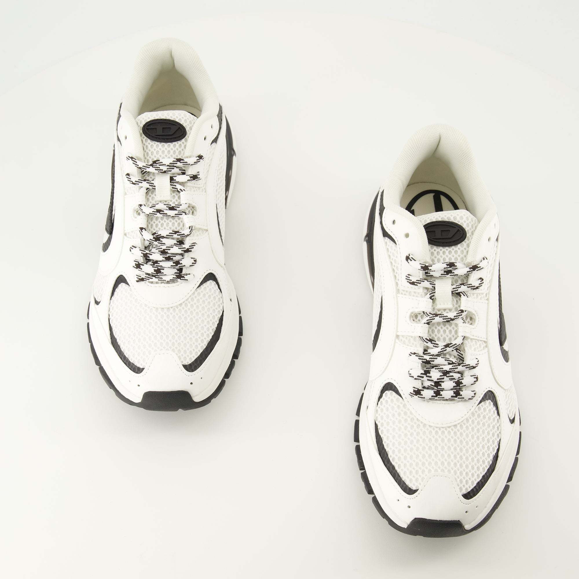 Bild der Diesel Pro-V-Dense Sneakers in Weiß und Schwarz für Männer - Frühjahr-Sommer 2026 - Draufsicht des Paares