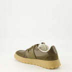 Imagen de las zapatillas A Walk de la marca Ami PARIS para Unisex - Temporada Otoño-Invierno 2025 - Vista tres cuartos trasera derecha