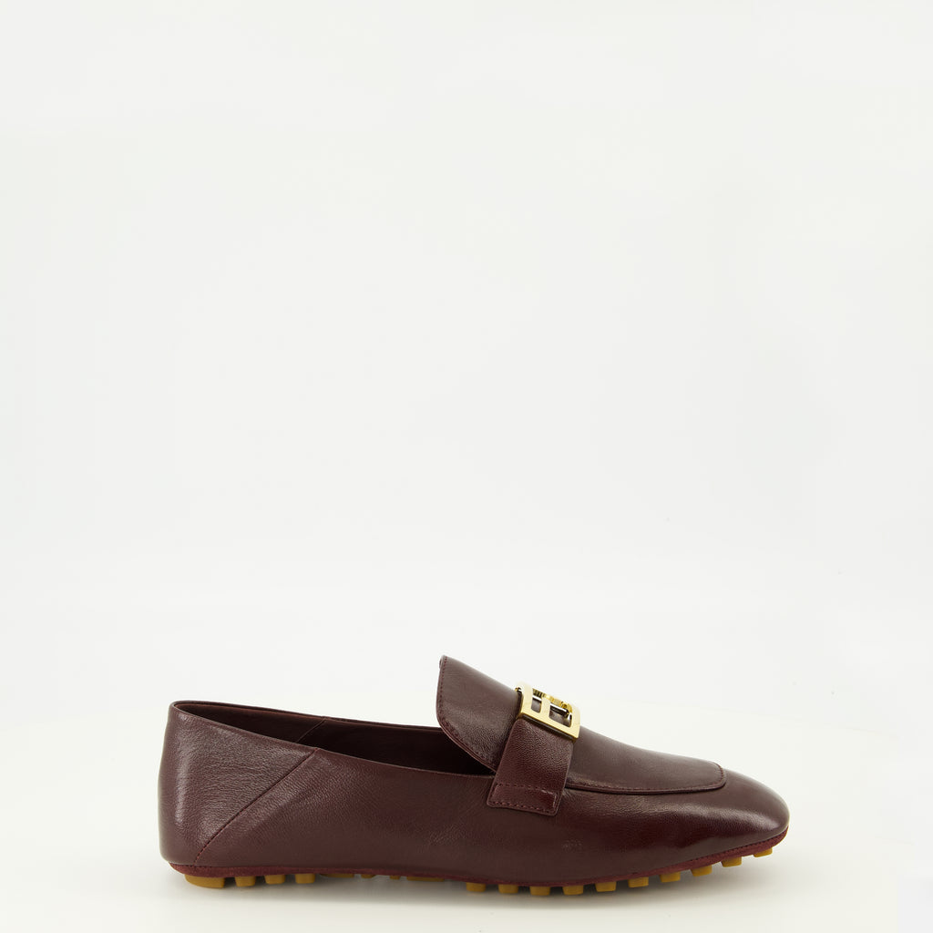 Imagen de los mocasines Baguette de cuero nappa burdeos de la marca Fendi para mujer - Temporada Primavera-Verano 2026 - Vista Frontal