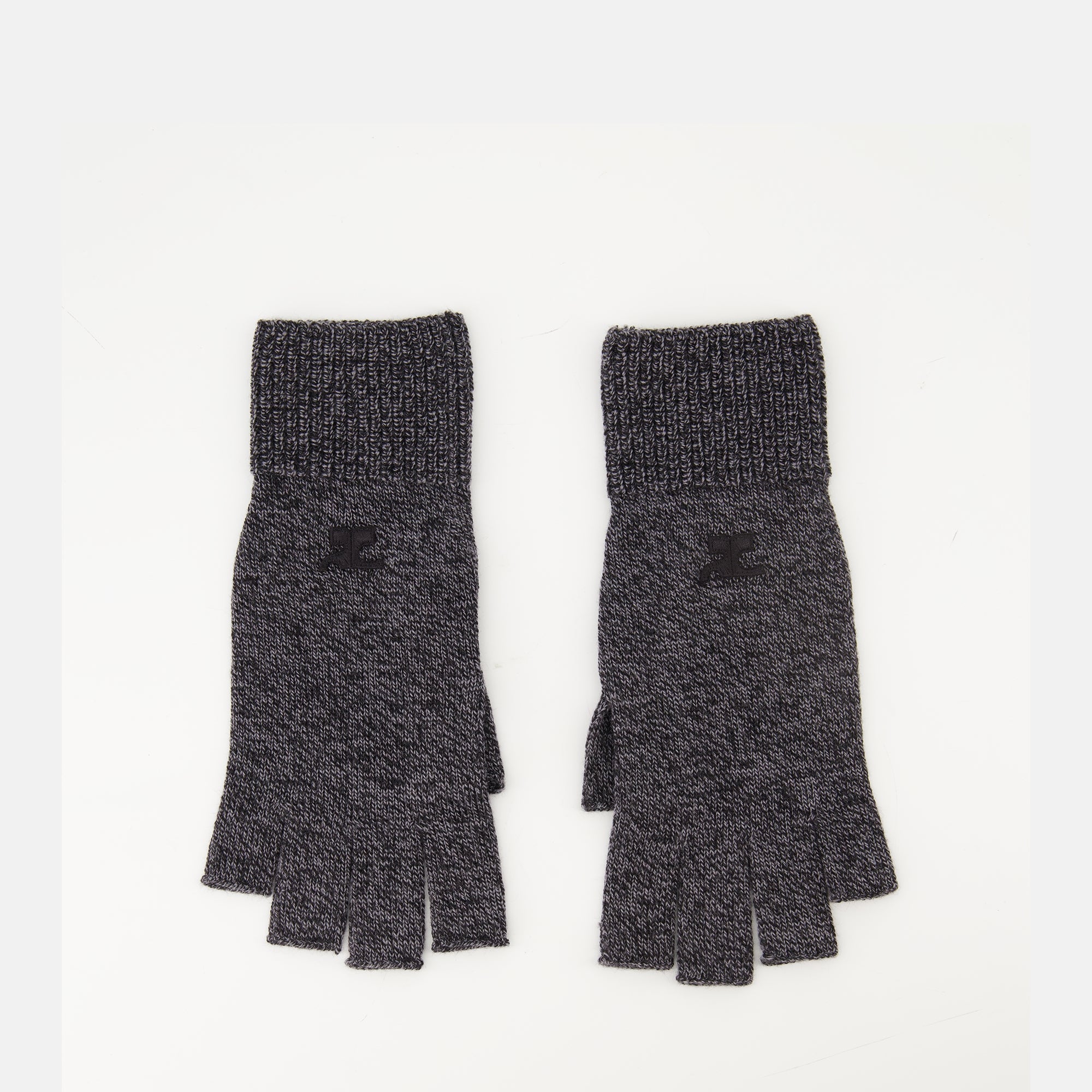 Image of the AC mittens from the Courrèges brand for Unisex - Autumn-Winter 2025 - Front View