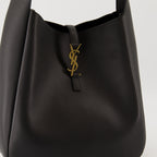 Bild der großen 5 bis 7 Tasche der Marke Saint Laurent für Frauen - Herbst-Winter-Saison 2025 - Detailansicht 2