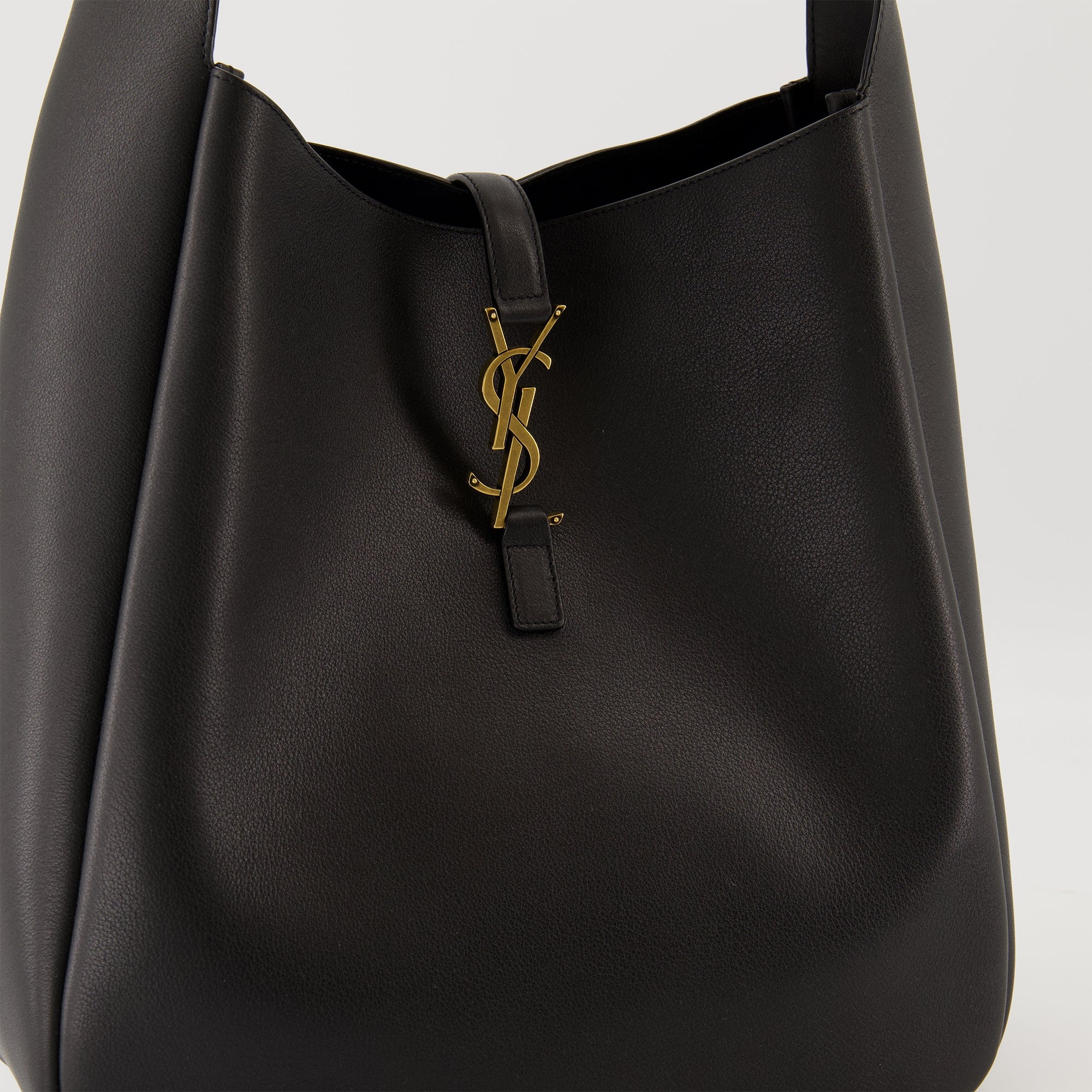 Immagine della borsa grande 5 a 7 del marchio Saint Laurent per donna - Stagione Autunno-Inverno 2025 - Vista Dettagliata 2