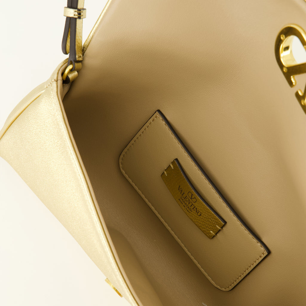 Sacs à main et épaule DeVain Bag in Gold Lamé Nappa Leather Valentino Garavani Doré Femme