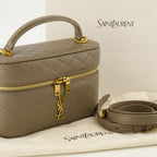 Imagen del bolso Gaby Vanity beige de la marca Saint Laurent para mujer - Temporada Primavera-Verano 2026 - Vista Detallada 2
