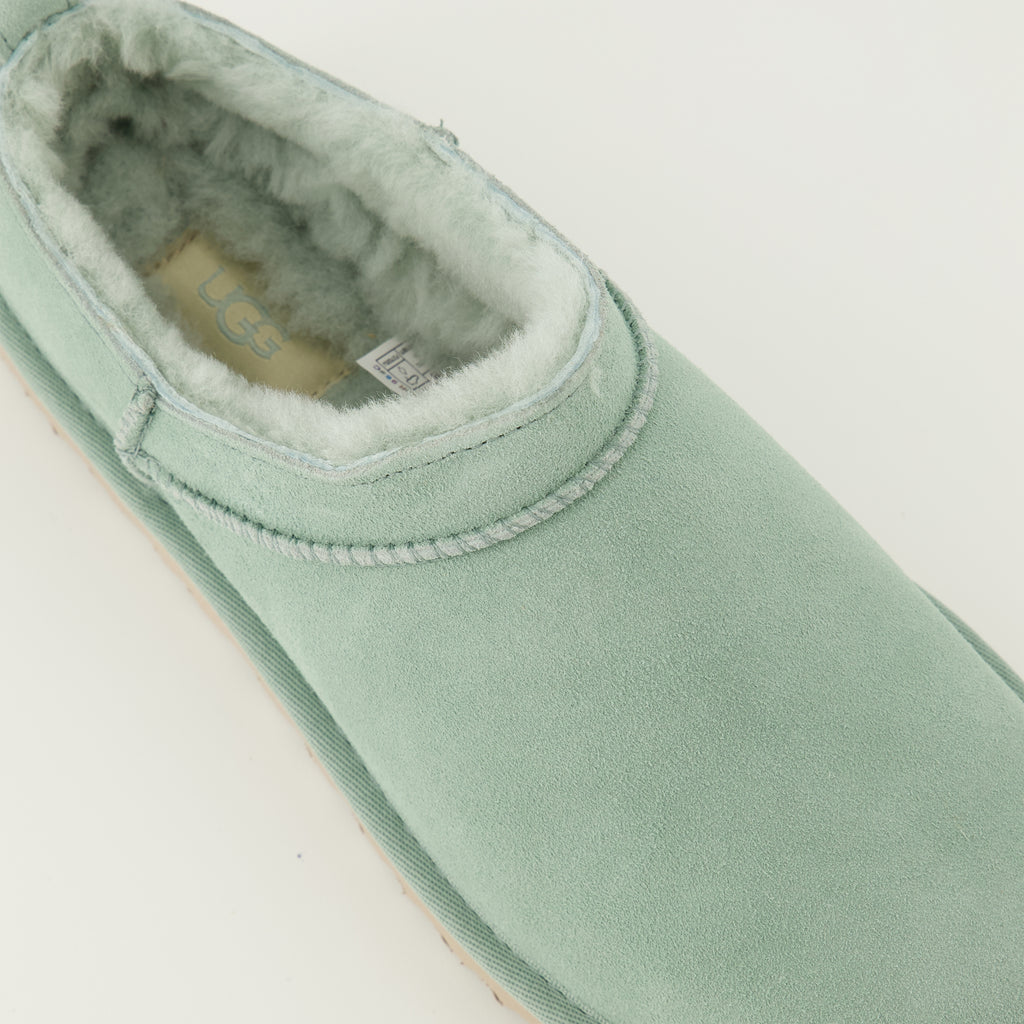 여성을 위한 Ugg Classic Micro 녹색 부츠 이미지 - 2026 봄-여름 시즌 - 자세한 상단 보기