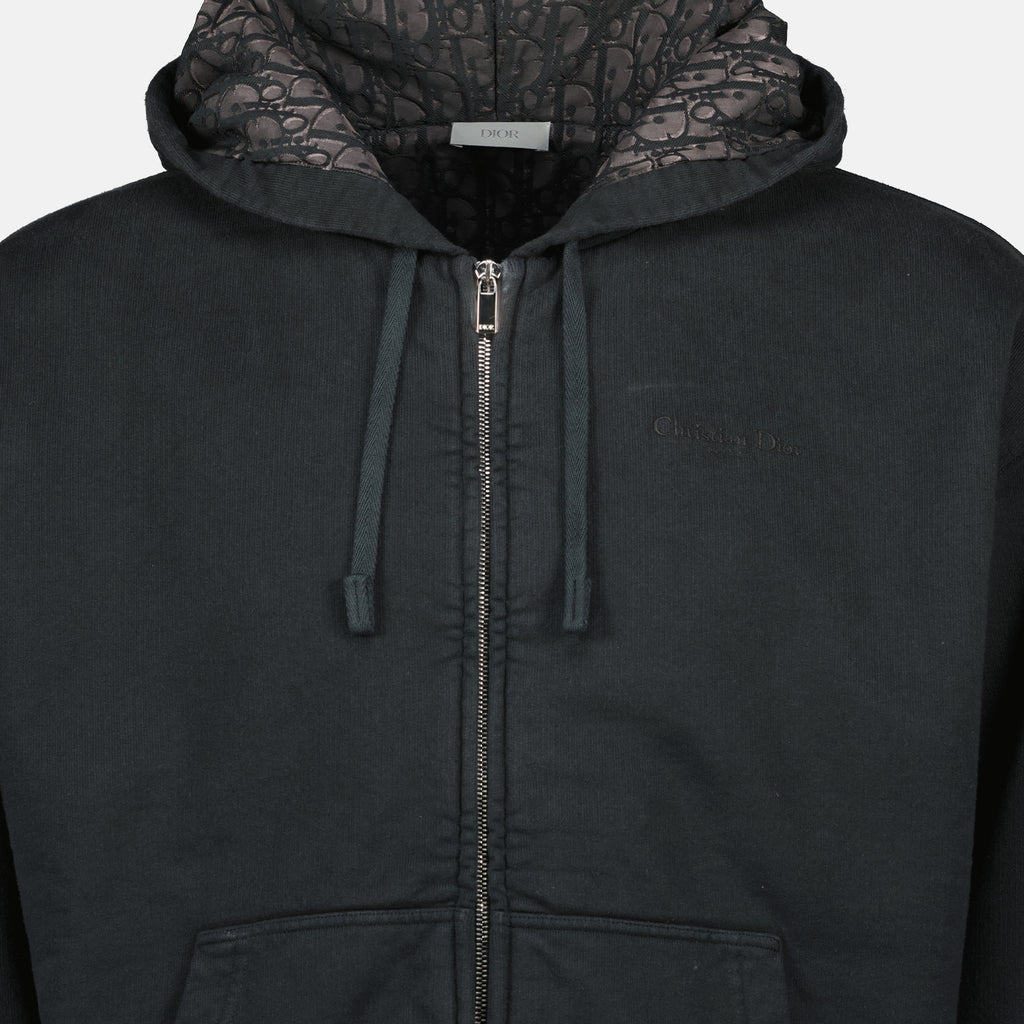 Imagen del artículo Chaqueta con capucha y cremallera negra de la marca Dior para Hombre - Temporada Primavera-Verano 2026 - Vista detallada_1