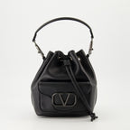 Bucket bags Sac seau VLogo Valentino Garavani Black Femme