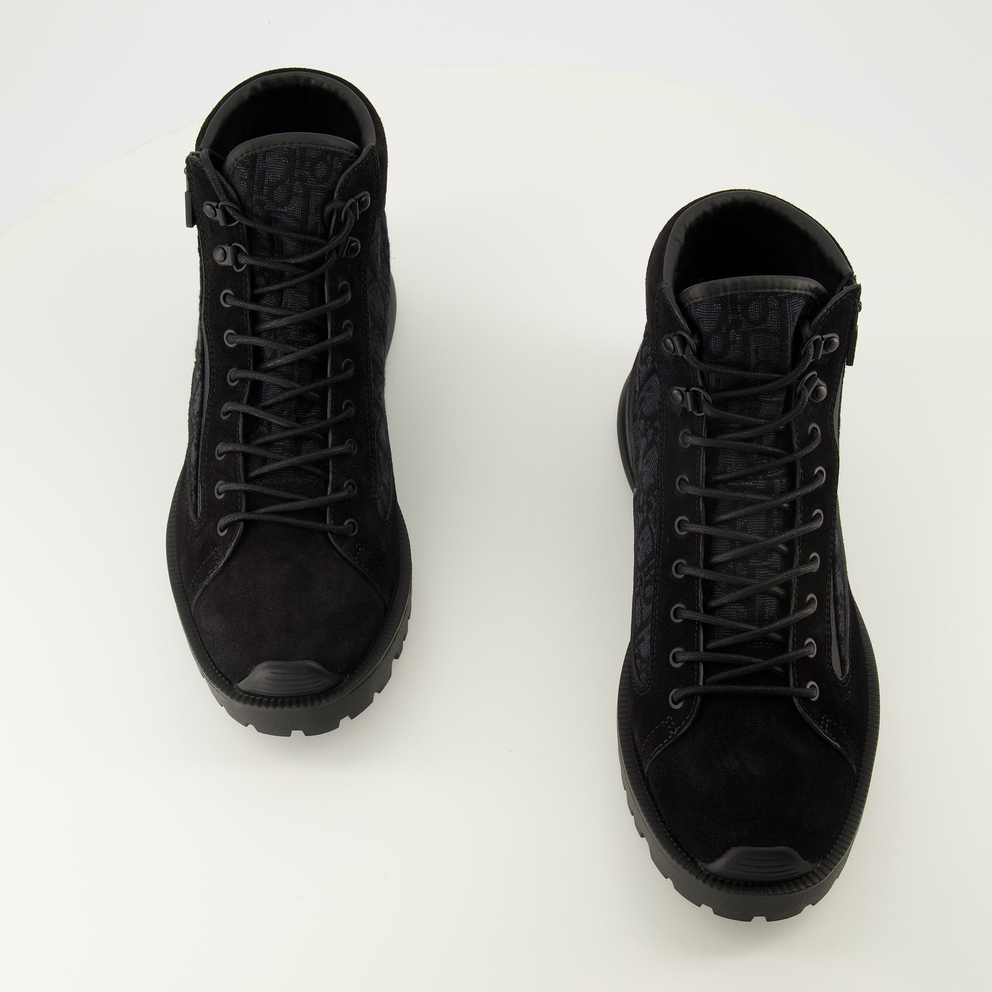 Immagine degli Stivaletti Oblique della marca Dior per Uomo - Autunno-Inverno 2025 - Vista dall'alto della coppia di scarpe