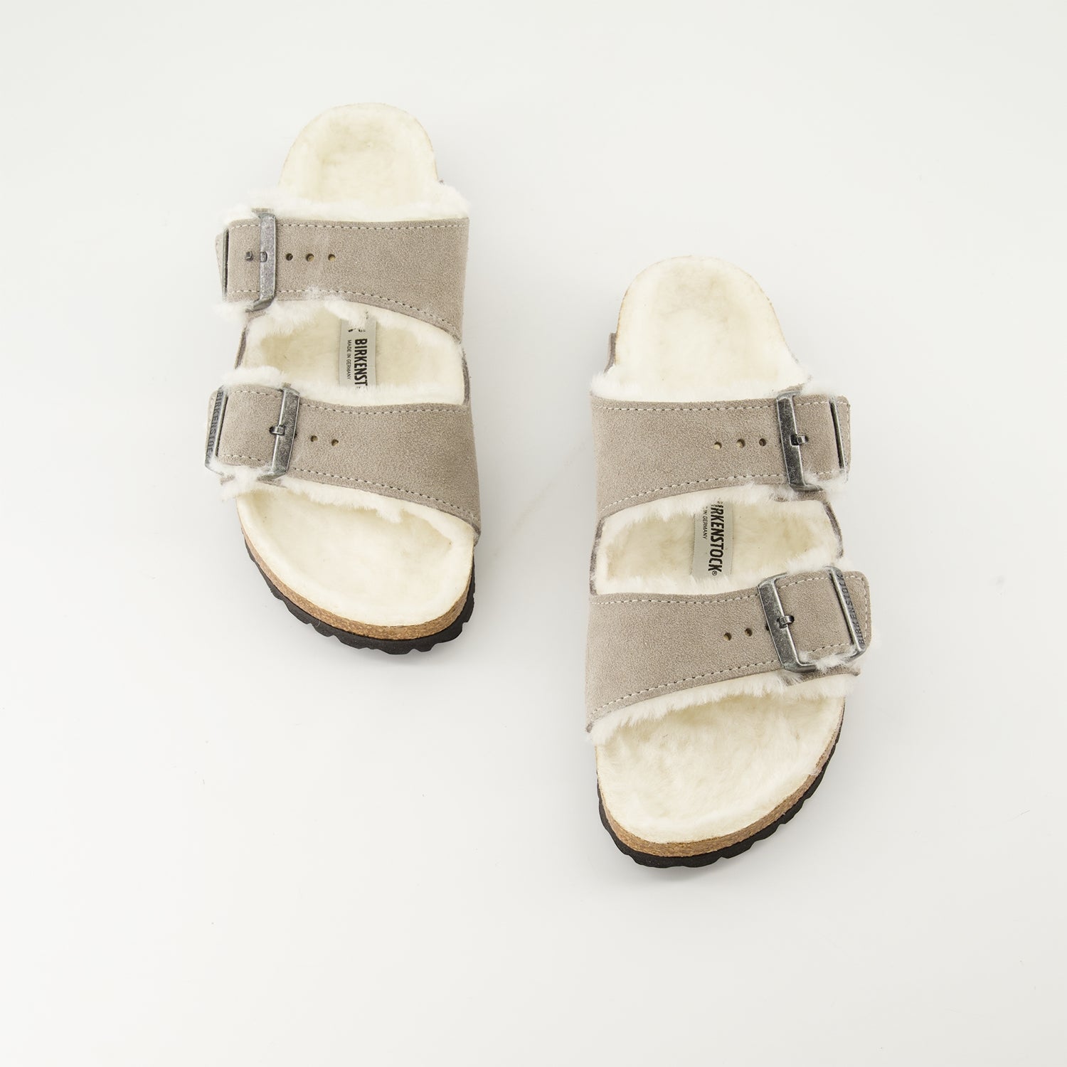 Chaussures ouvertes Claquettes Arizona en fourrure Birkenstock Gris Unisexe