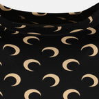 Imagen de la camiseta Moon Jersey negra de la marca Marine Serre para Unisex - Temporada Otoño-Invierno 2025 - Vista Detallada 2