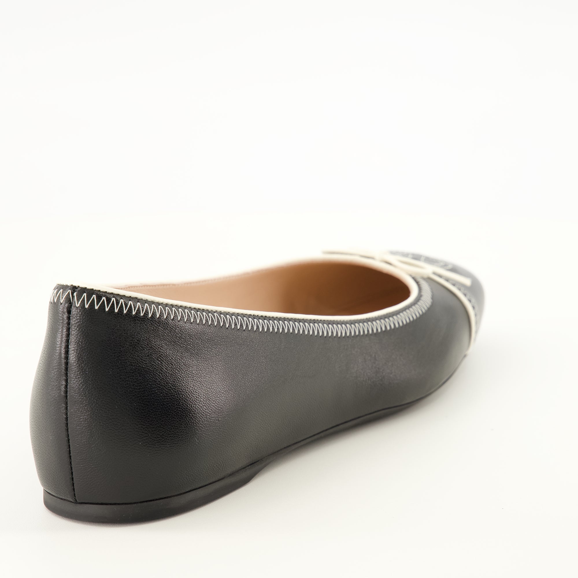 Chaussures plates Black Leather Ballet Flats Valentino Garavani Noir Femme