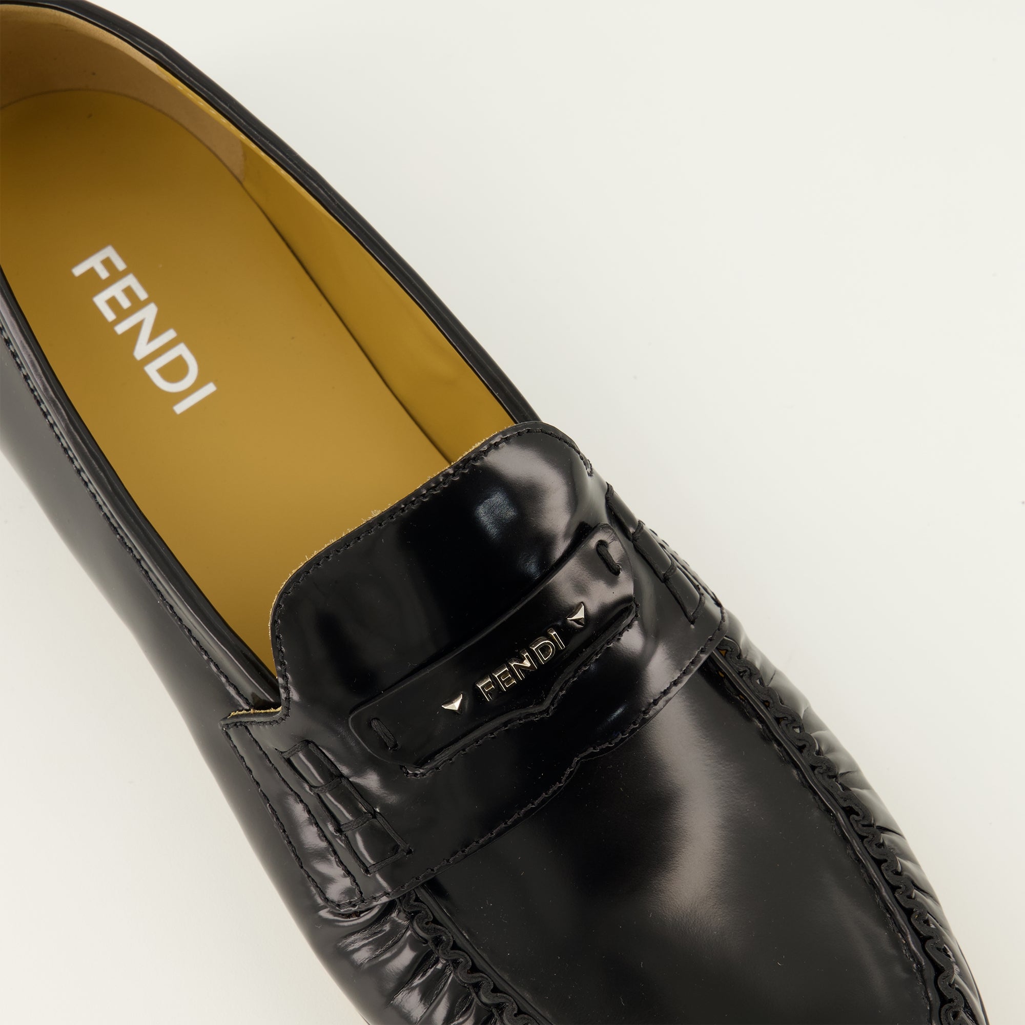 Mocassins Scrunch Schwarze Leder Slipper Fendi Noir Homme