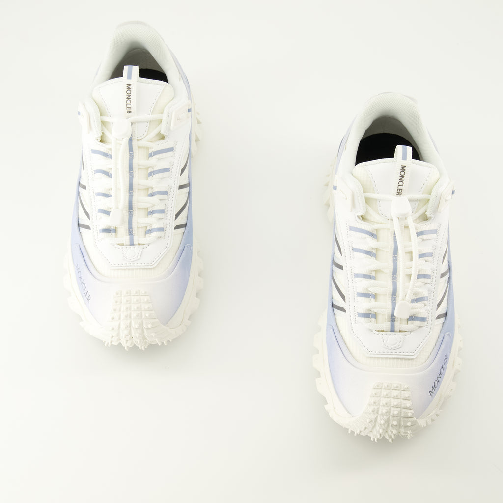 Imagen de las zapatillas Trailgrip azules de Moncler para Mujer - Temporada Primavera-Verano 2026 - Vista superior del par de zapatos
