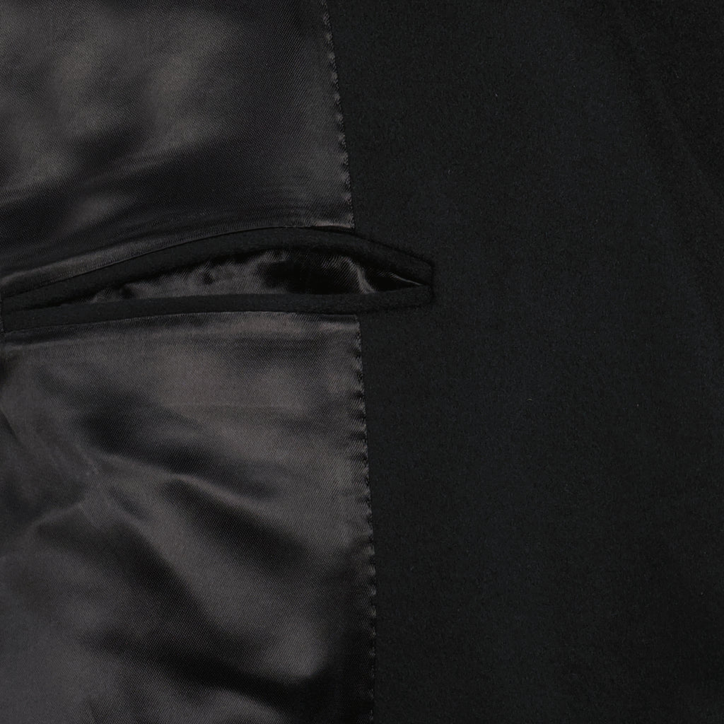 Imagen del abrigo de lana negra de Givenchy para Hombre - Temporada Otoño-Invierno 2025 - Vista Detallada 2