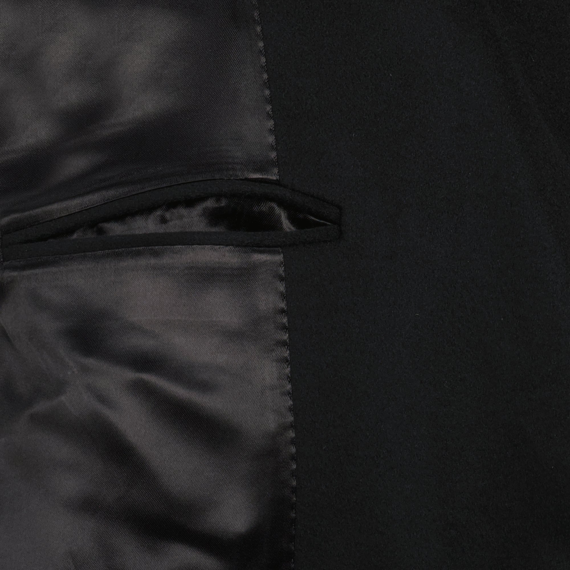 Imagen del abrigo de lana negra de Givenchy para Hombre - Temporada Otoño-Invierno 2025 - Vista Detallada 2