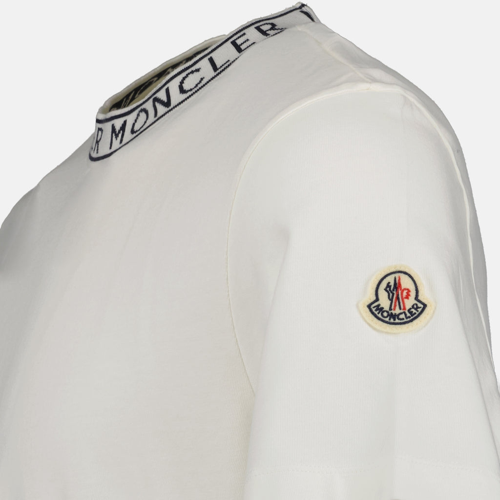Imagen de la camiseta de logo blanco de la marca Moncler para Hombre - Temporada Primavera-Verano 2026 - Vista Detallada_1