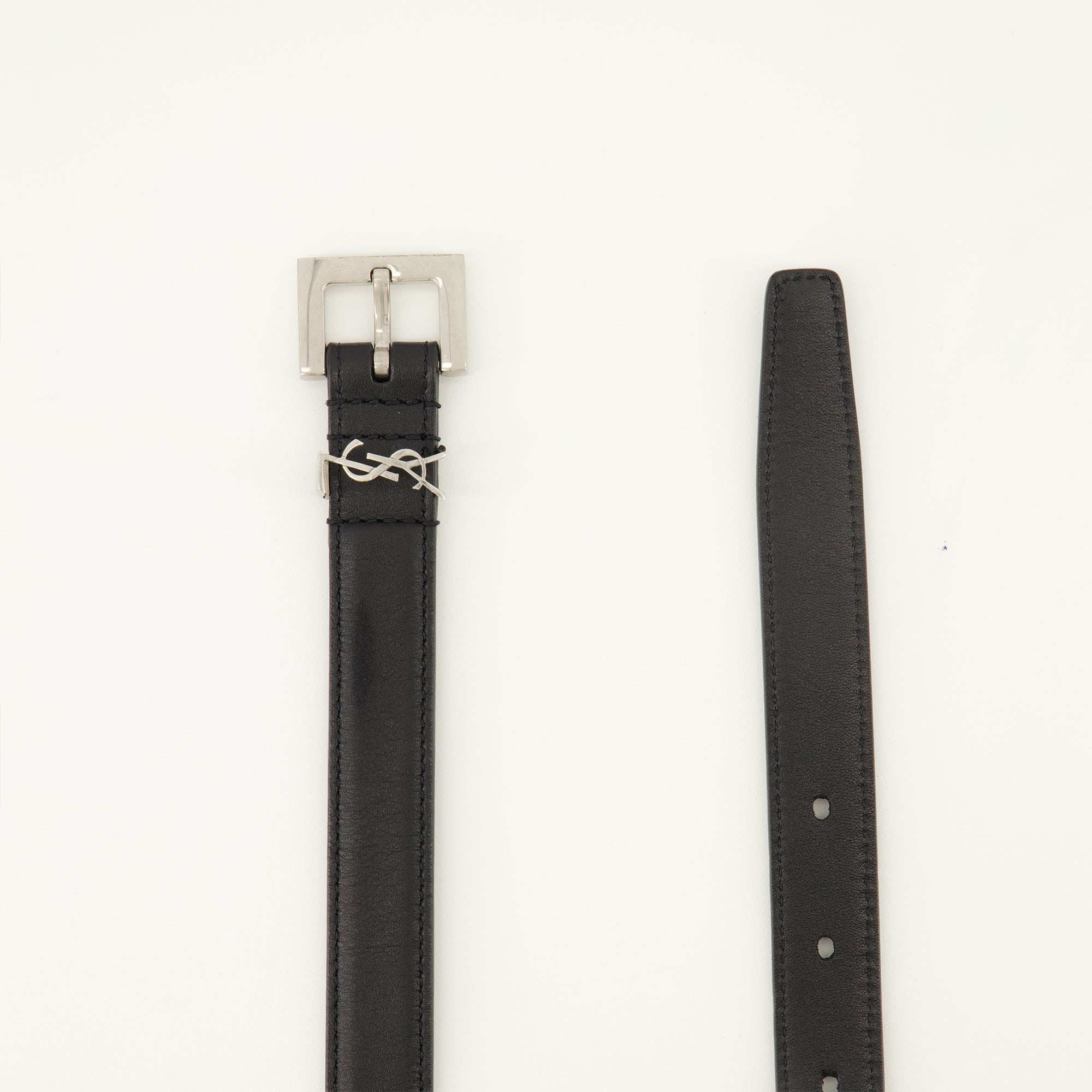 Image de l'article Ceinture Cassandre fine noir de la marque Saint Laurent pour Femme - Saison Automne-Hiver 2025 - Vue détaillée_3