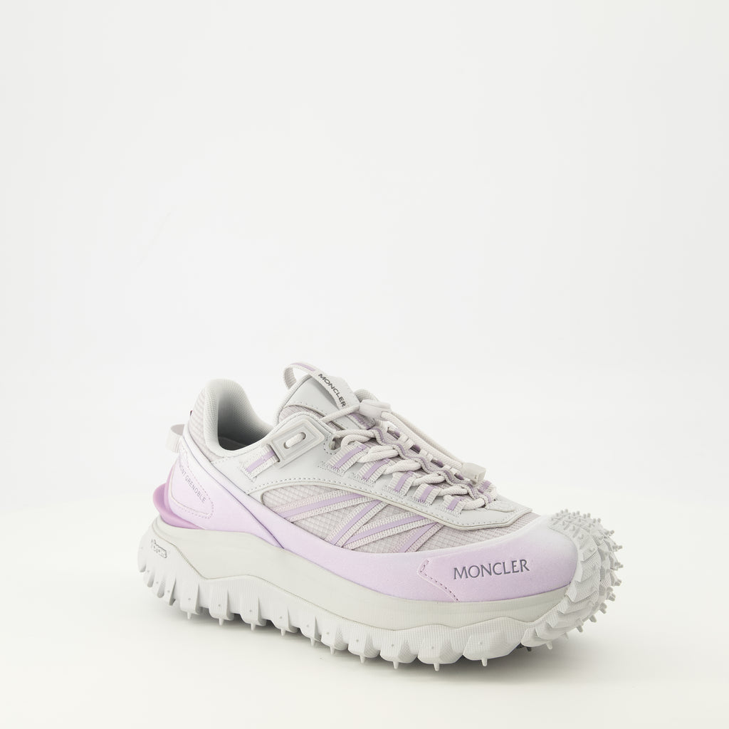 Imagen de las zapatillas Trailgrip rosas de Moncler para mujer - Temporada Primavera-Verano 2026 - Vista tres cuartos frontal derecha