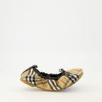 Imagen de las Ballerinas Fawn Check beige de la marca Burberry para Mujer - Temporada Primavera-Verano 2026 - Vista lateral derecha