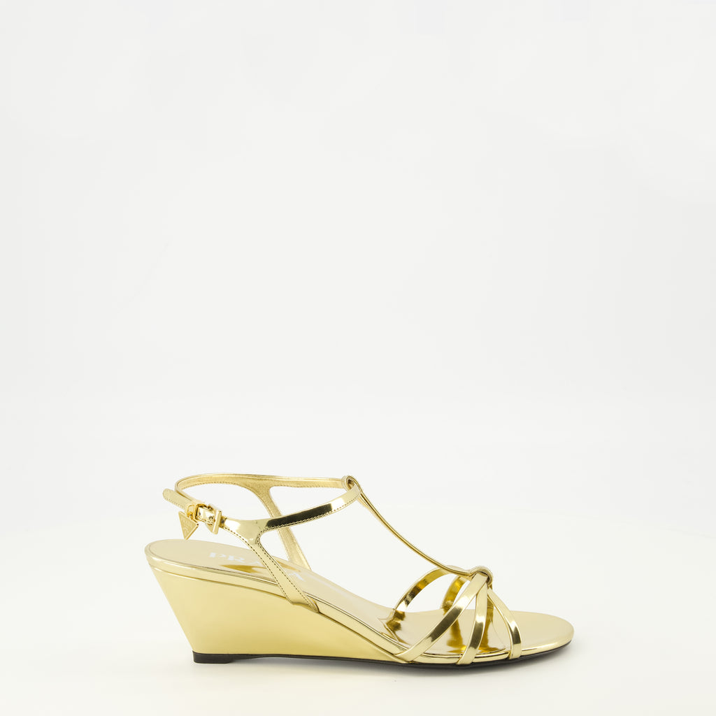 Imagen del artículo Sandalias de tacón de cuero sintético dorado de la marca Prada para mujer - Temporada Primavera-Verano 2026 - Vista lateral derecha