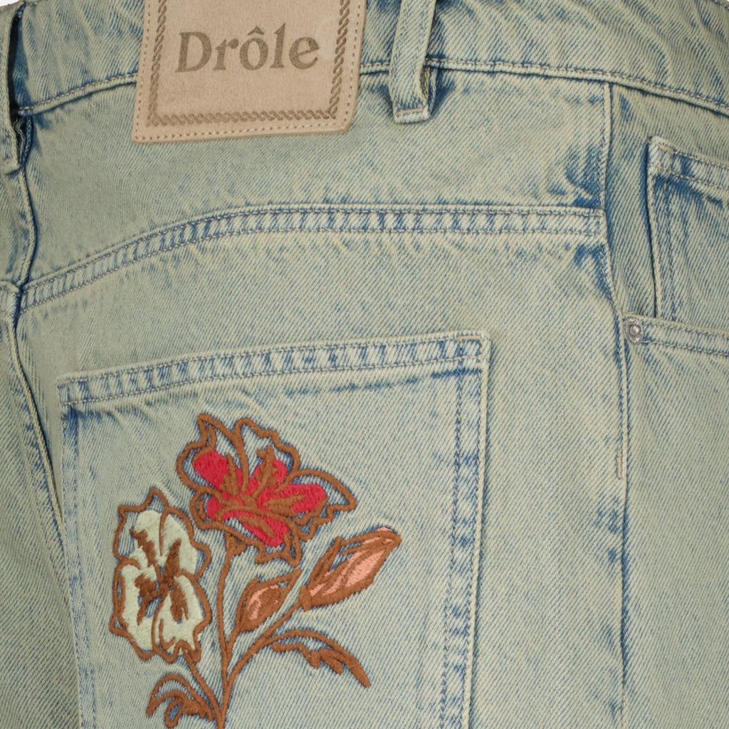 Image de l'article Short Dusty brodé fleurs en denim bleu de la marque Drole De Monsieur pour Homme - Saison Printemps-Été 2026 - Vue détaillée_2