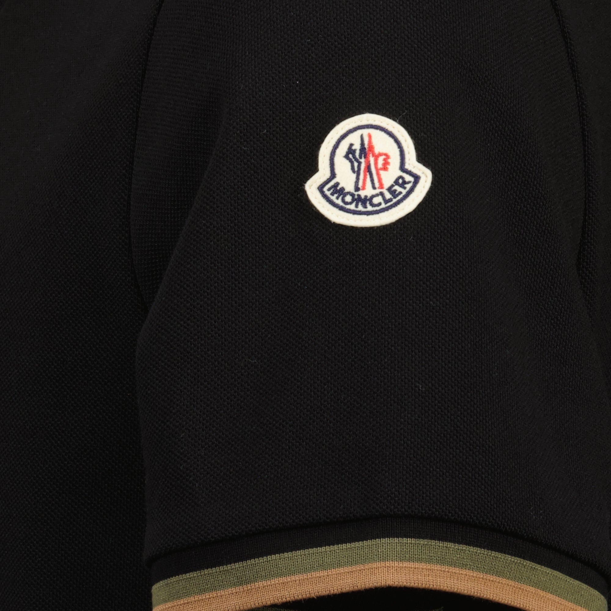 Image de l'article Polo à col double noir de la marque Moncler pour Homme - Saison Printemps-Été 2026 - Vue détaillée_2
