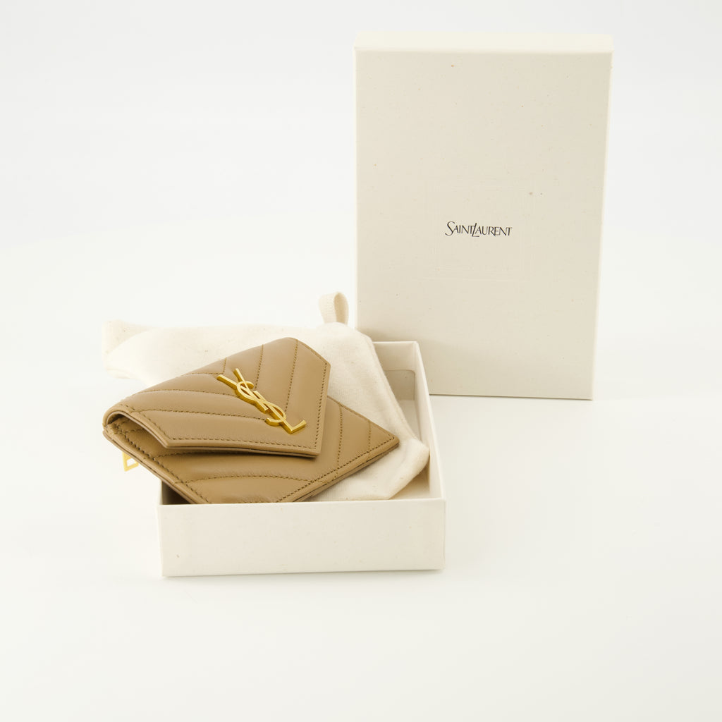 Image of the Cassandre Fragments cardholder from the Saint Laurent brand for Women - Autumn-Winter 2025 - Detailed View 3