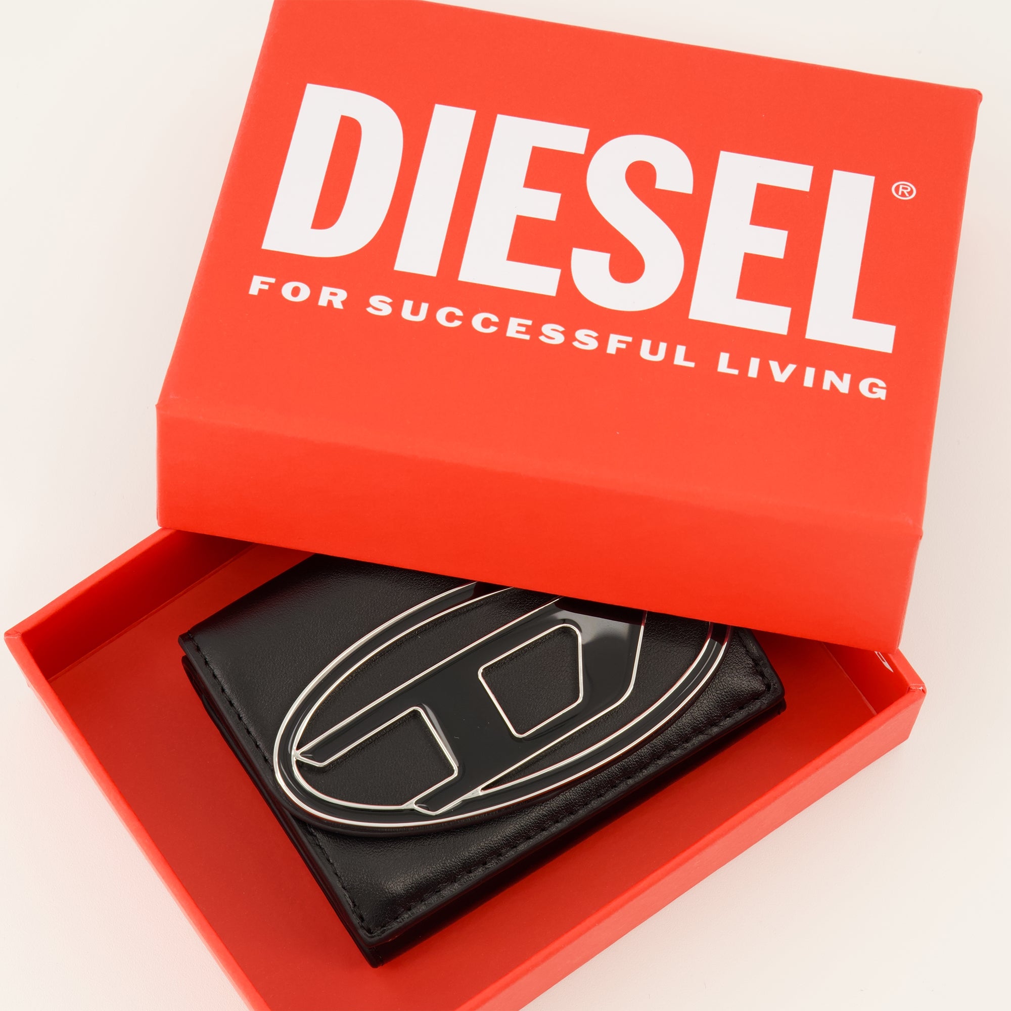 Imagem da carteira 1DR preta da Diesel para mulheres - Coleção Primavera-Verão 2026 - Vista Detalhada_3